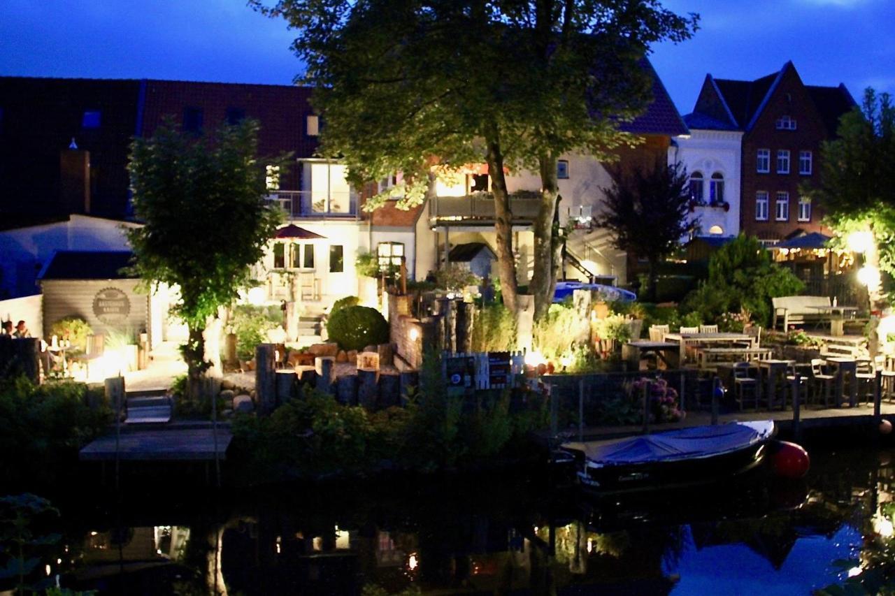 Gaestehaus Kajuete Direkt Am Wasser Friedrichstadt Zewnętrze zdjęcie