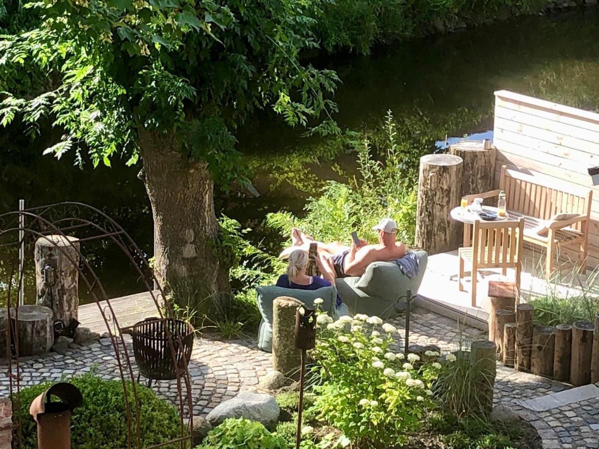 Gaestehaus Kajuete Direkt Am Wasser Friedrichstadt Zewnętrze zdjęcie
