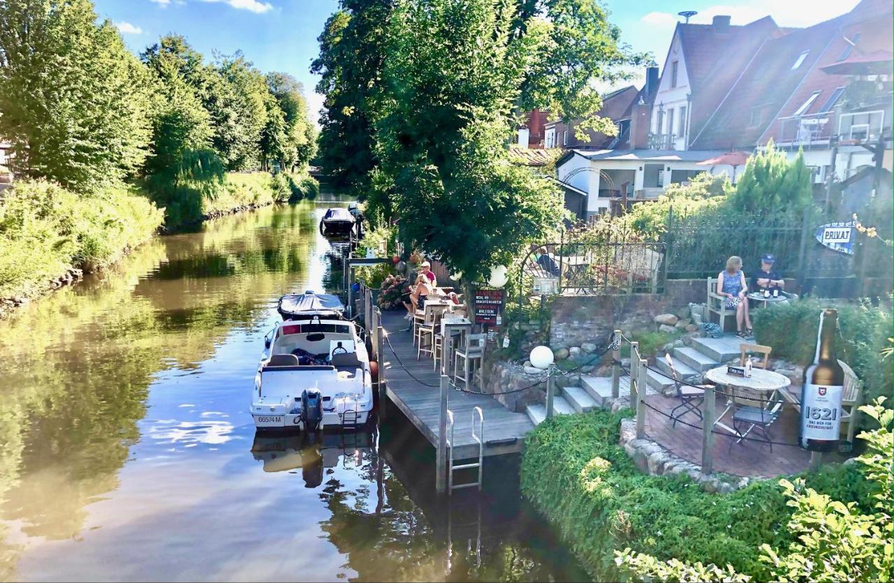 Gaestehaus Kajuete Direkt Am Wasser Friedrichstadt Zewnętrze zdjęcie